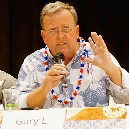 best speaking into mic photo